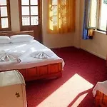 Hotel River 3*