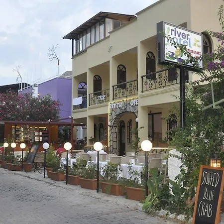 River Hotel 3*